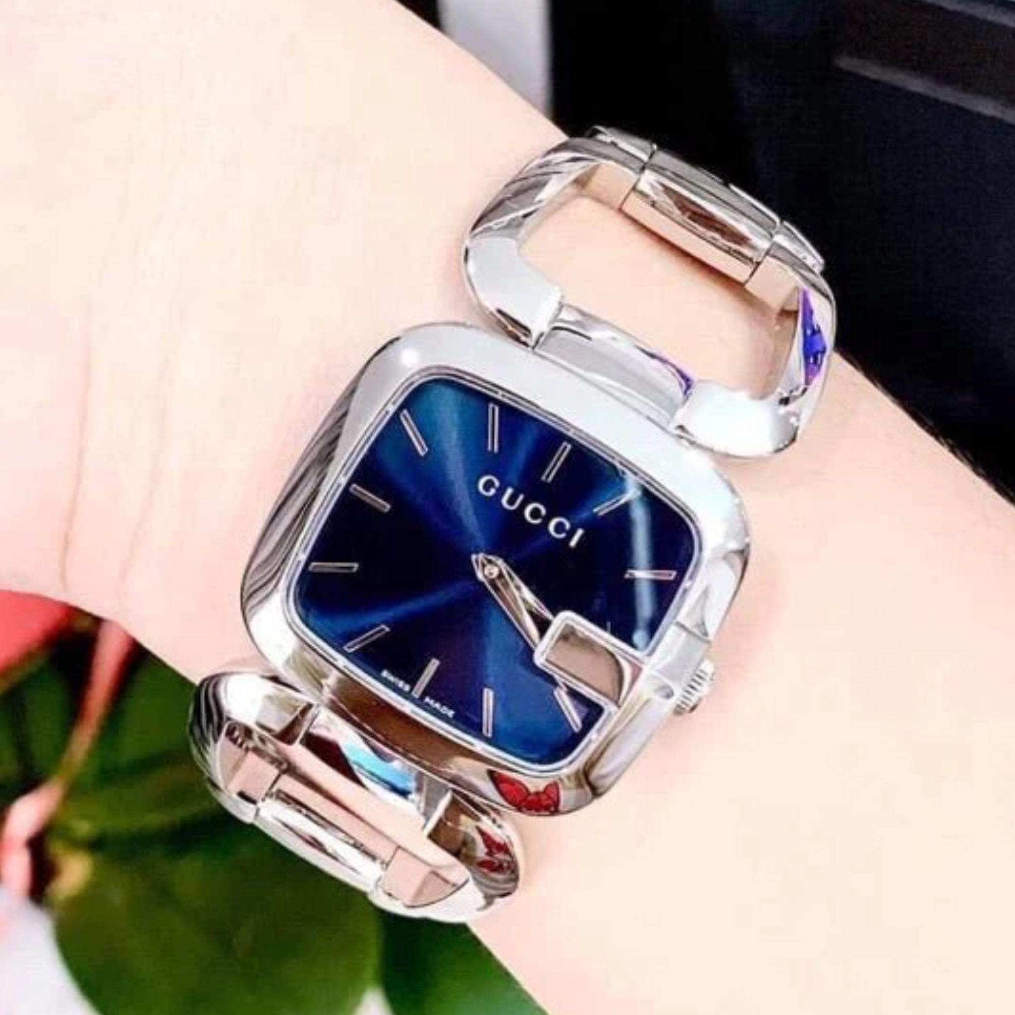 Gucci Women’s Swiss Made Quartz Silver Stainless Steel Blue Dial 25mm Watch YA125405