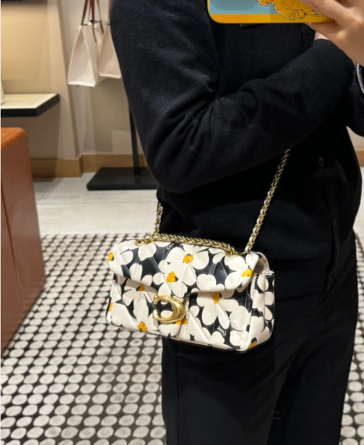 COACH QUILTED TABBY FLOWER PRINT 18 WHITE
