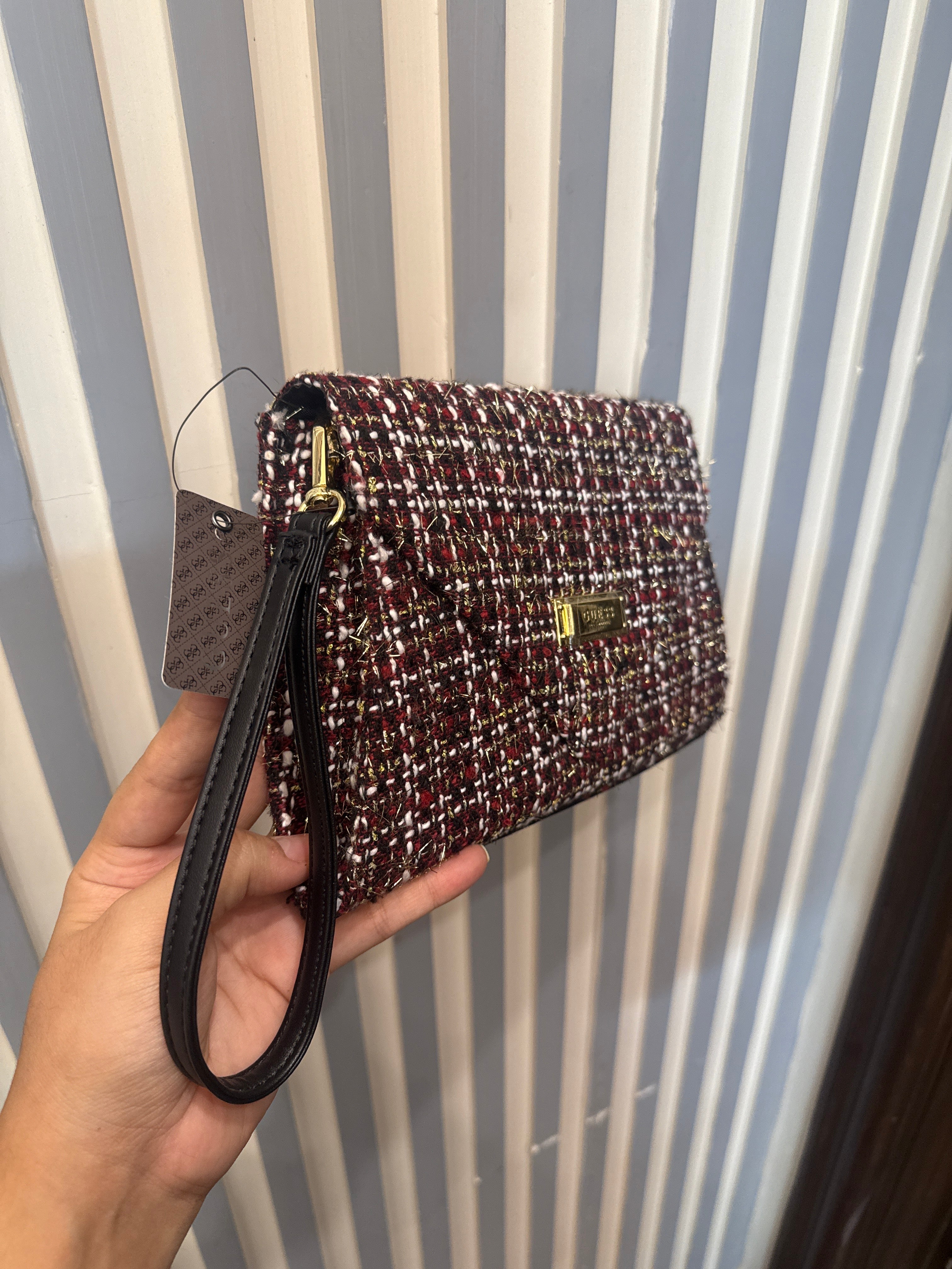 Guess medium size wristlet bag (burgundy)