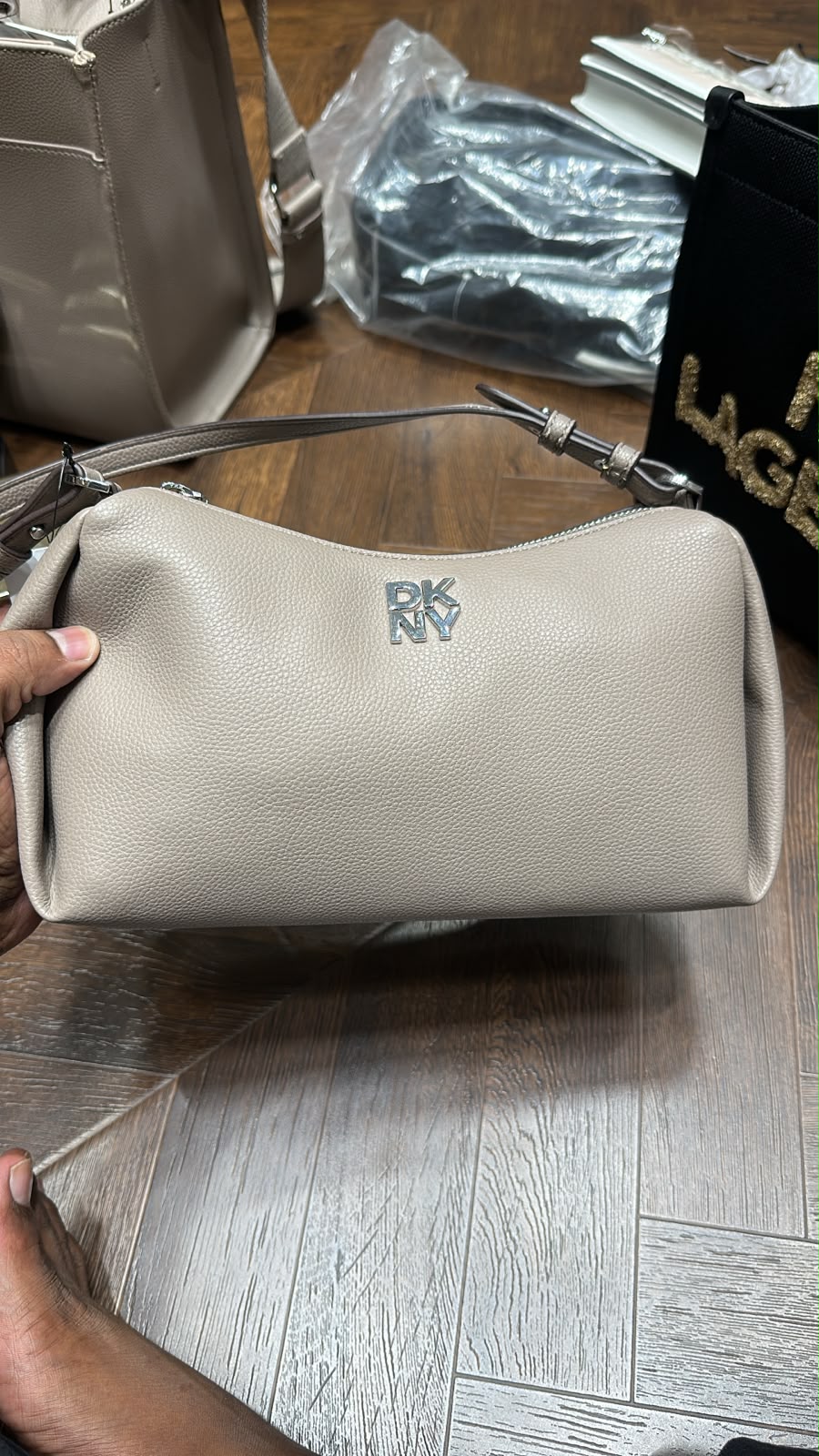 DKNY 1323