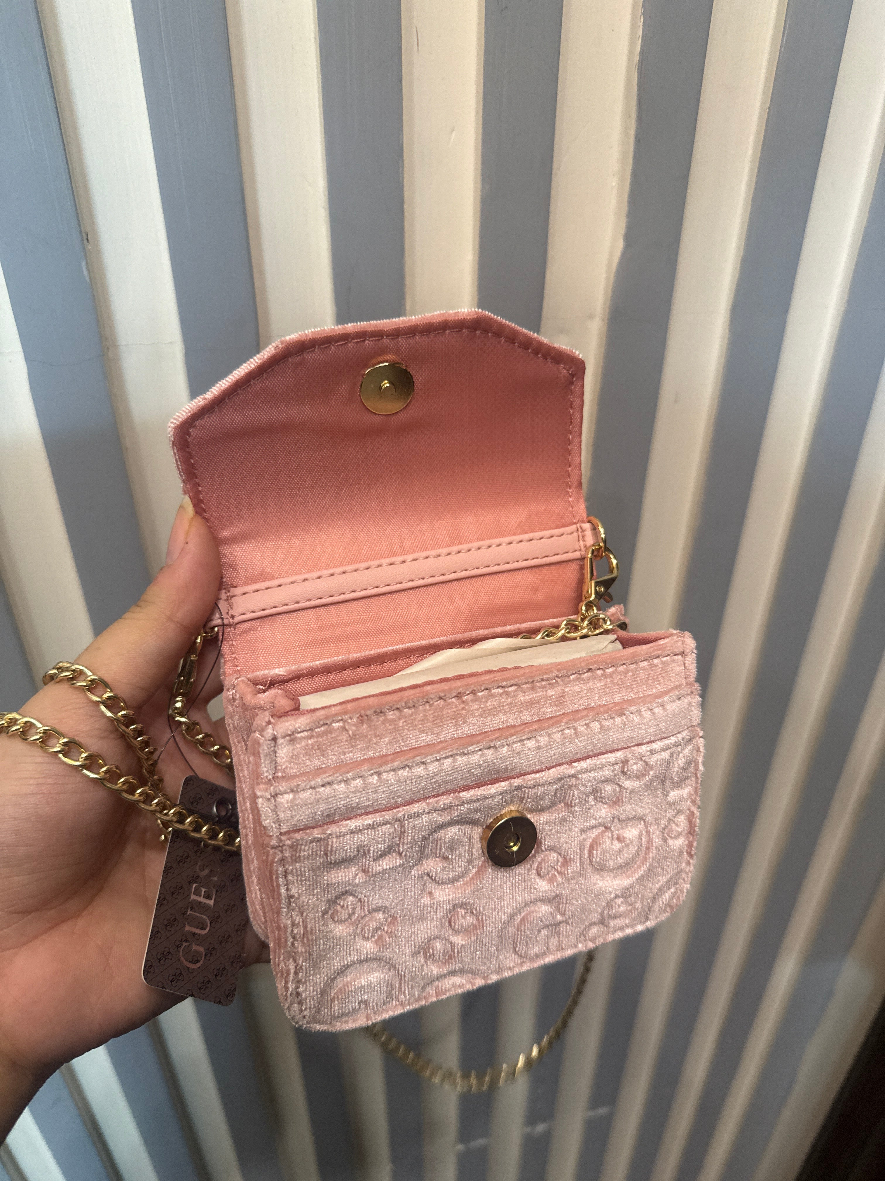 Guess Mini wallet on chain (pink)