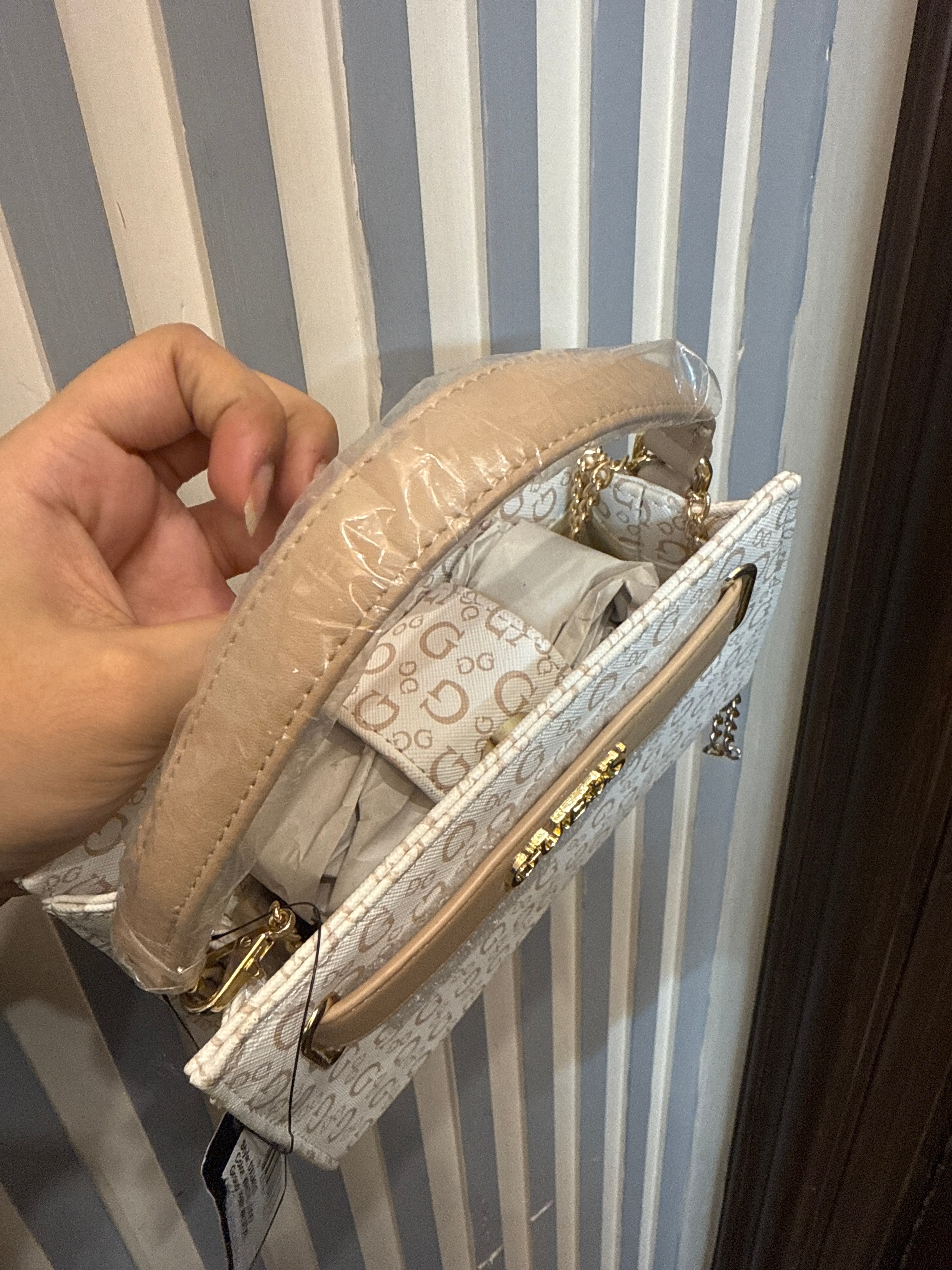 Guess small top hancle bag (cream white)