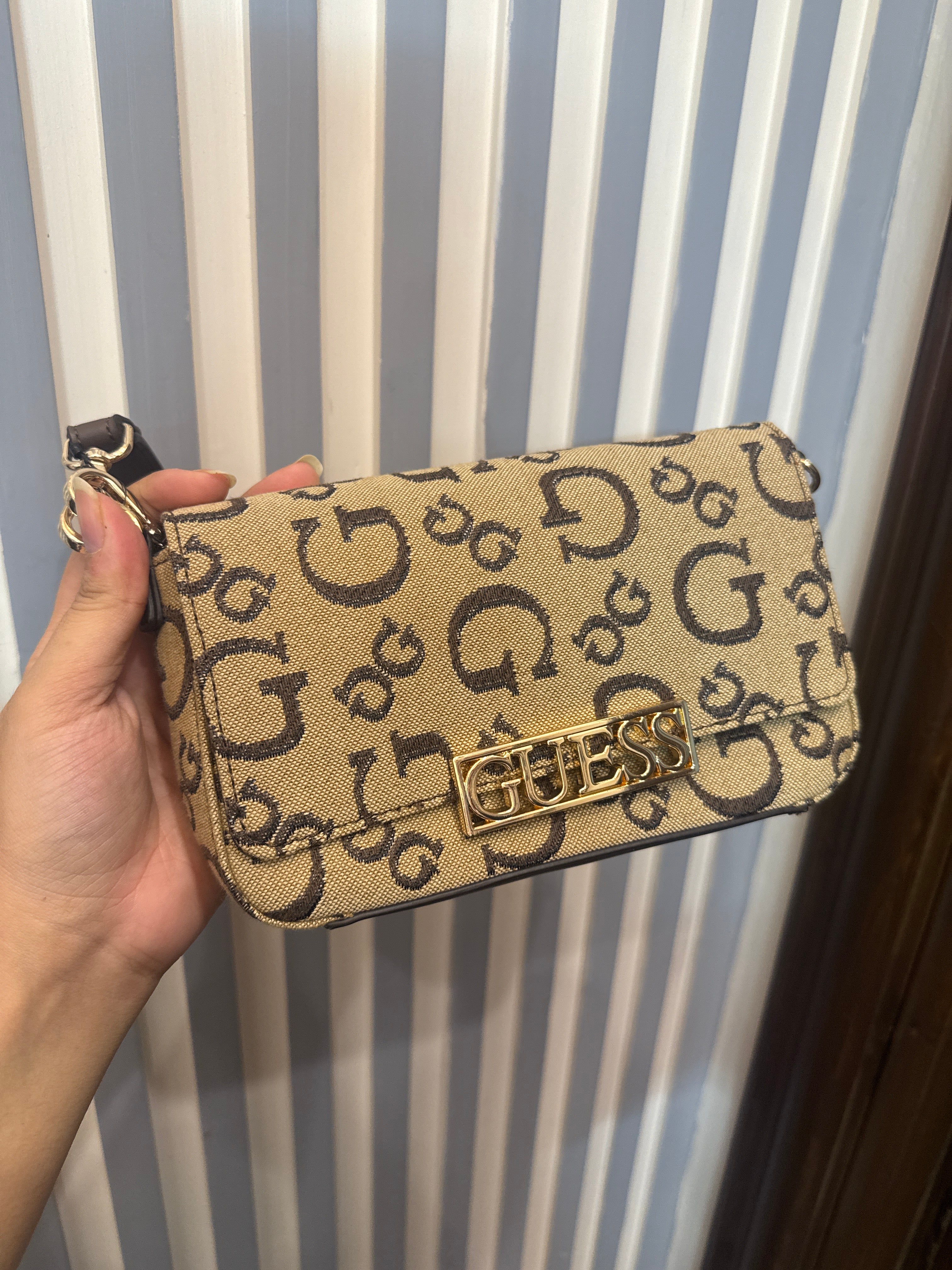 Guess shoulder bag (Signature brown)