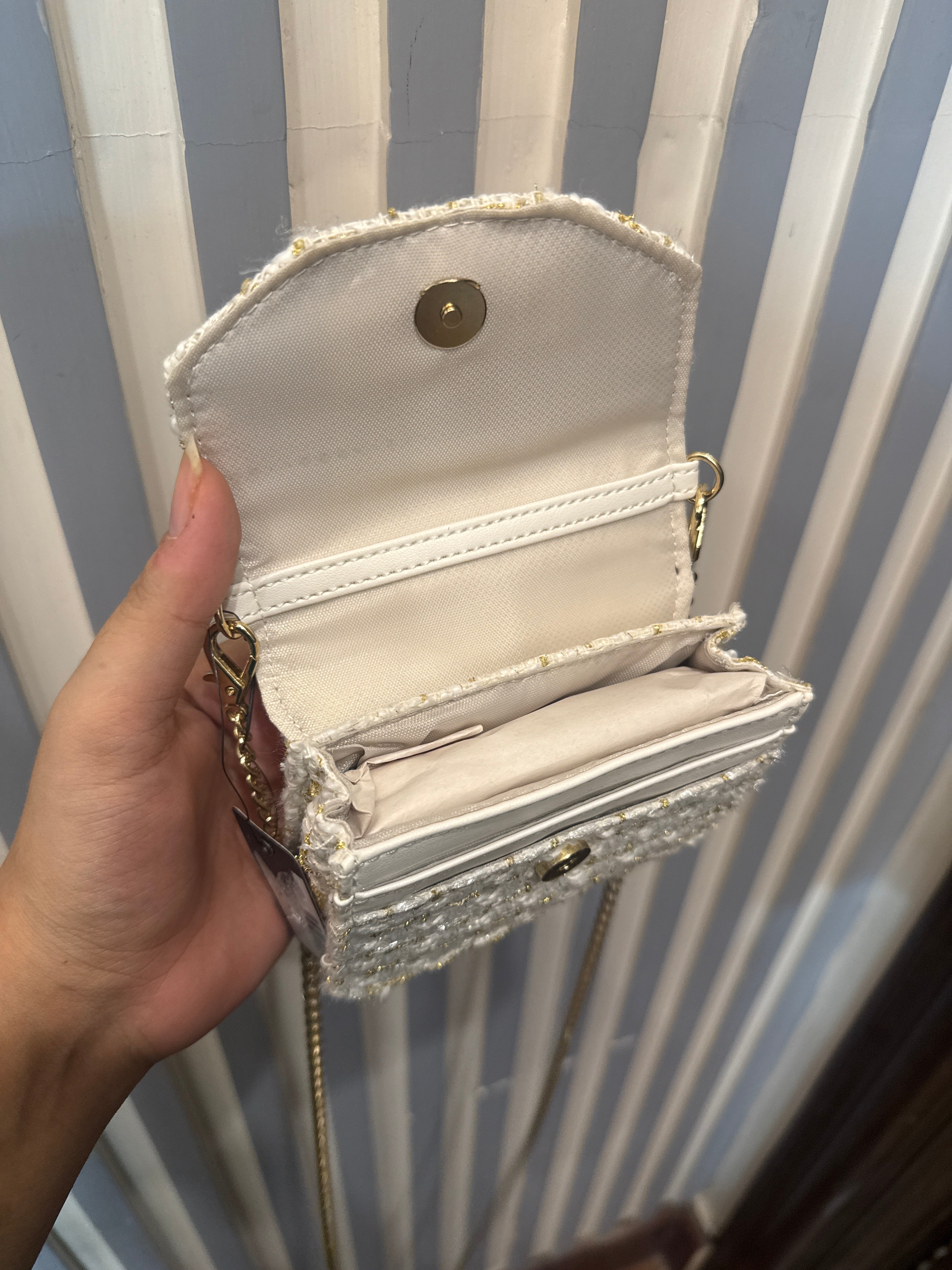 Guess Mini wallet on chain (white)