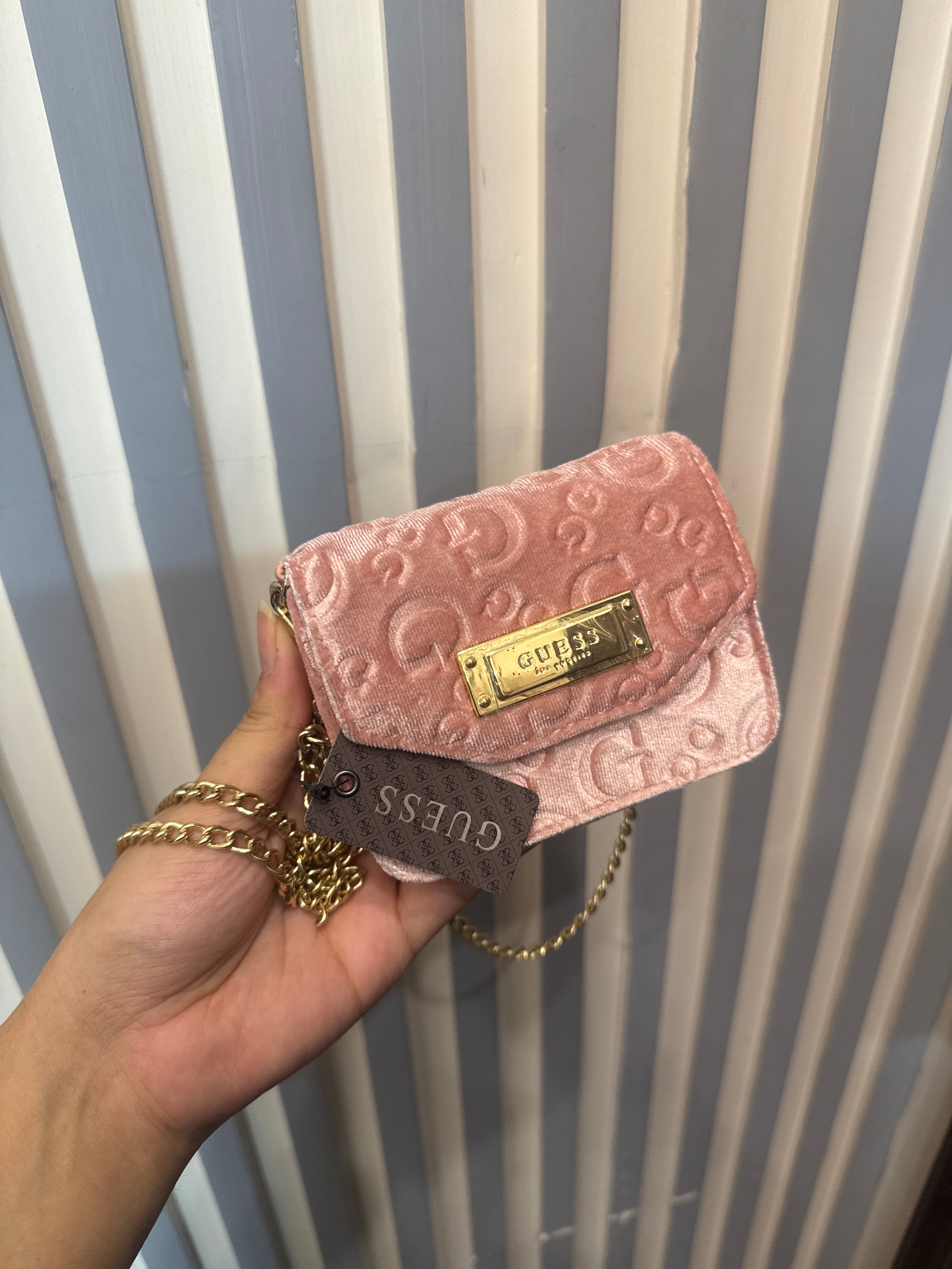 Guess Mini wallet on chain (pink)