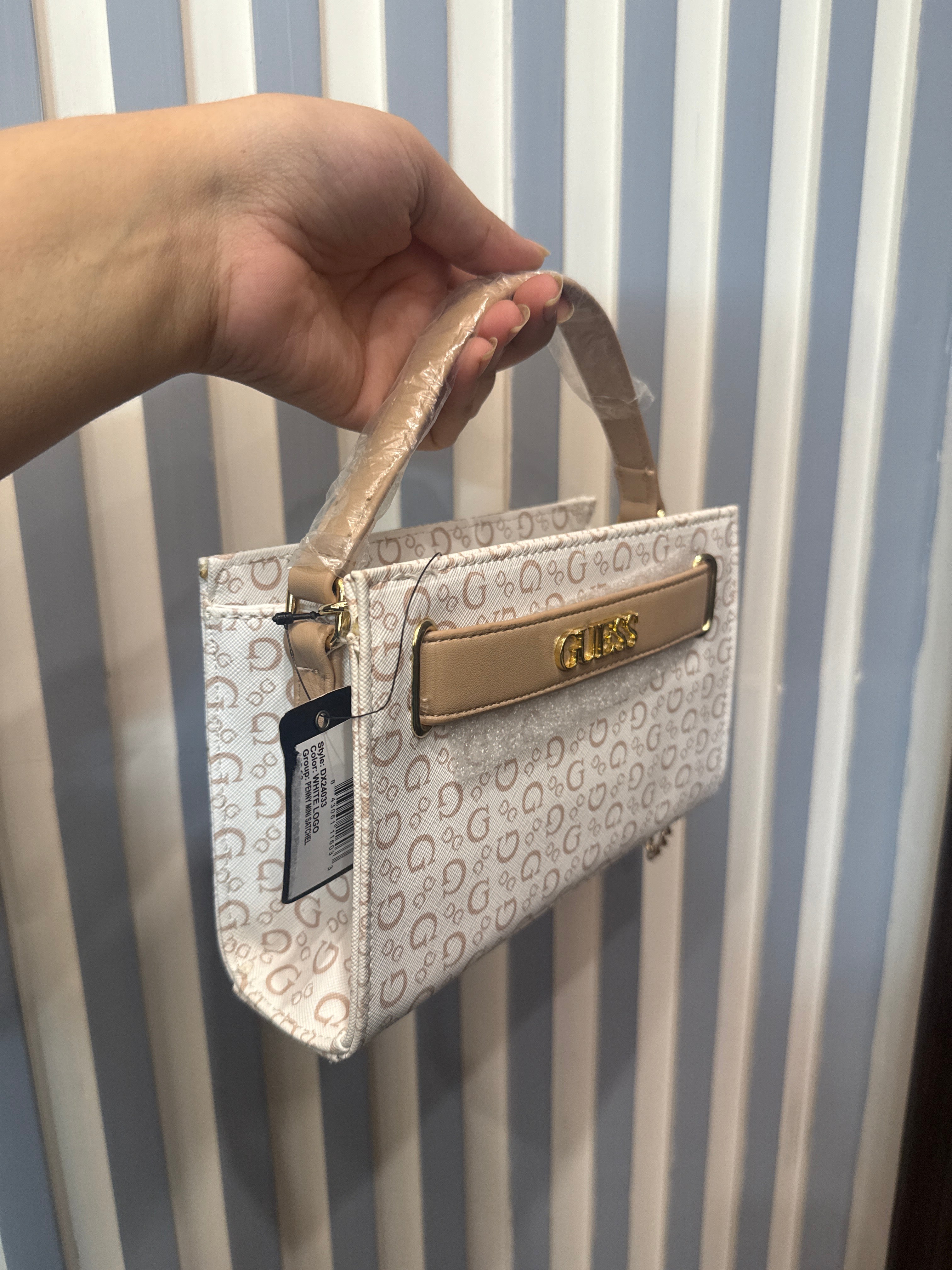 Guess small top hancle bag (cream white)