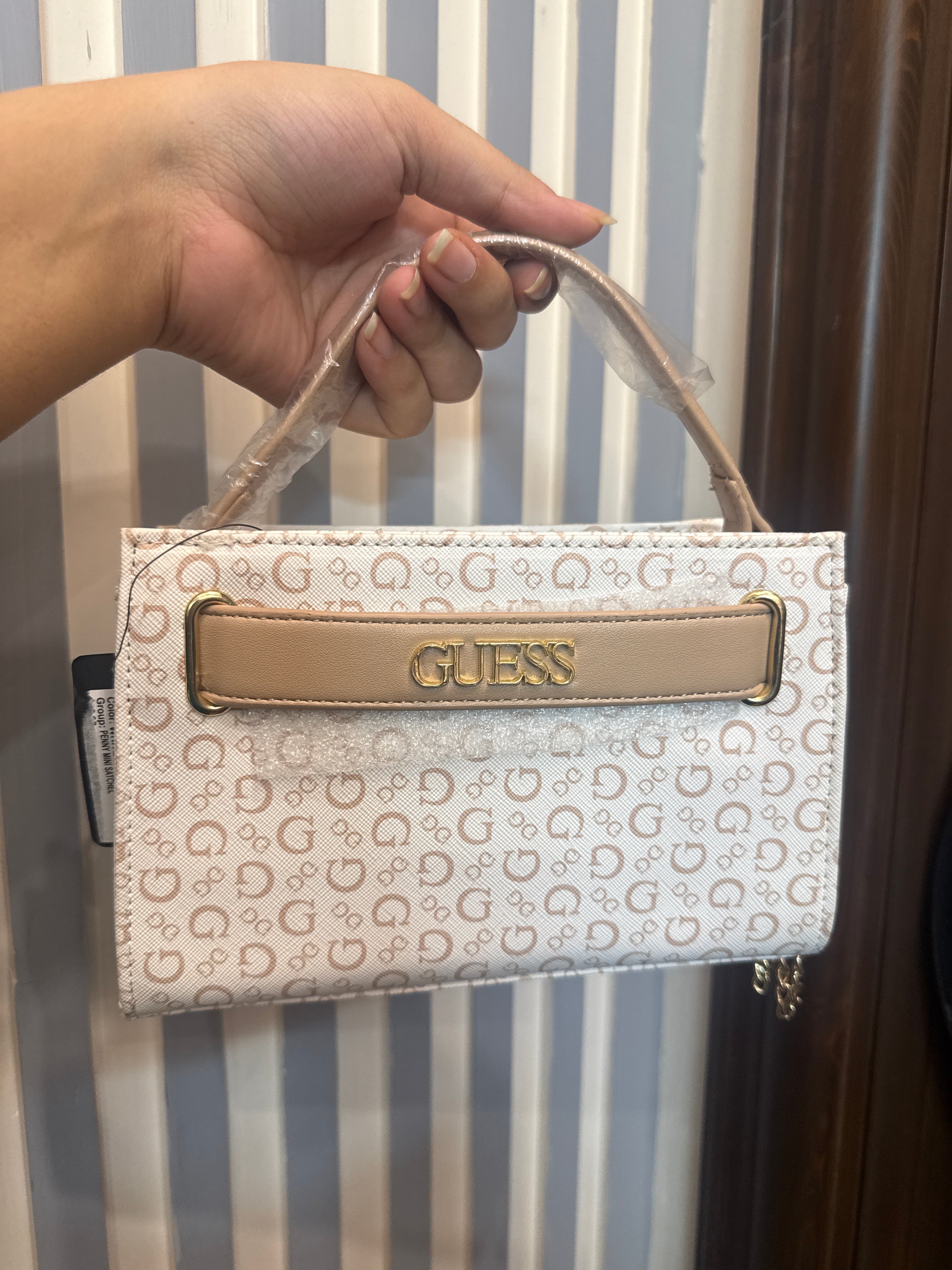 Guess small top hancle bag (cream white)